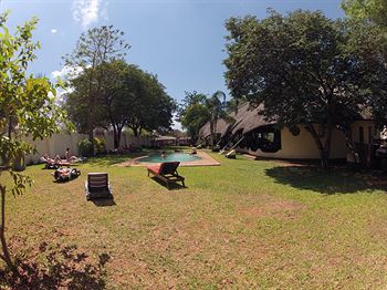 Adventure Lodge ヴィクトリア・フォールズ エクステリア 写真