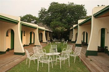 Adventure Lodge ヴィクトリア・フォールズ エクステリア 写真